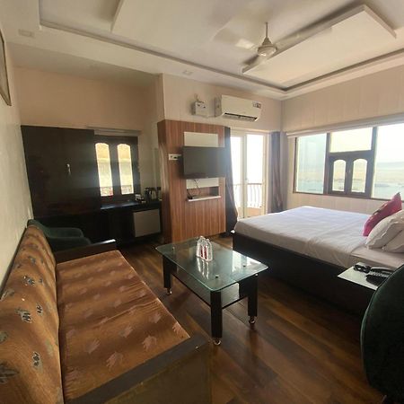 Hotel Sita Palace On Heritage Ghats Of Benaras Варанаси Экстерьер фото