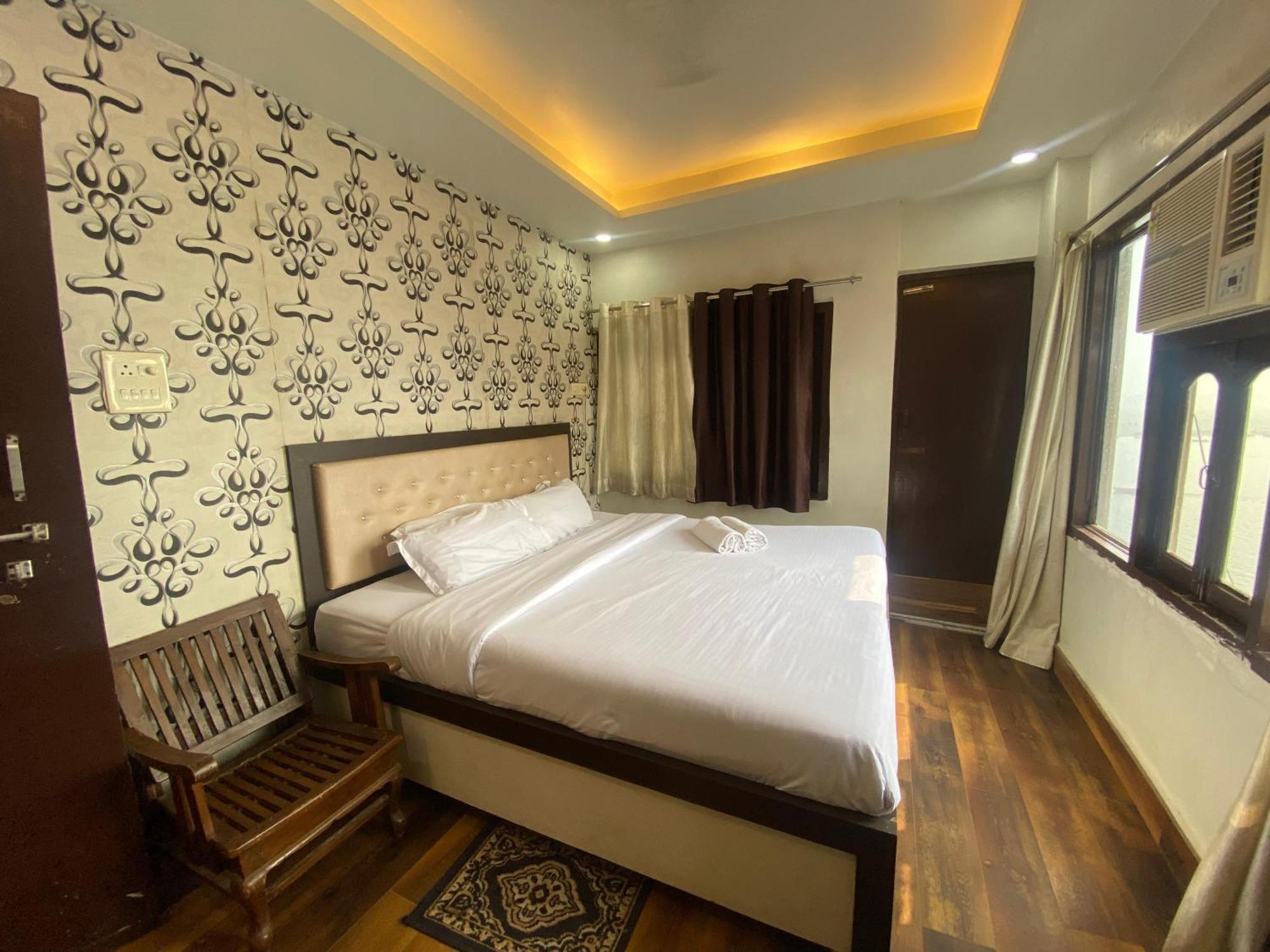 Hotel Sita Palace On Heritage Ghats Of Benaras Варанаси Экстерьер фото