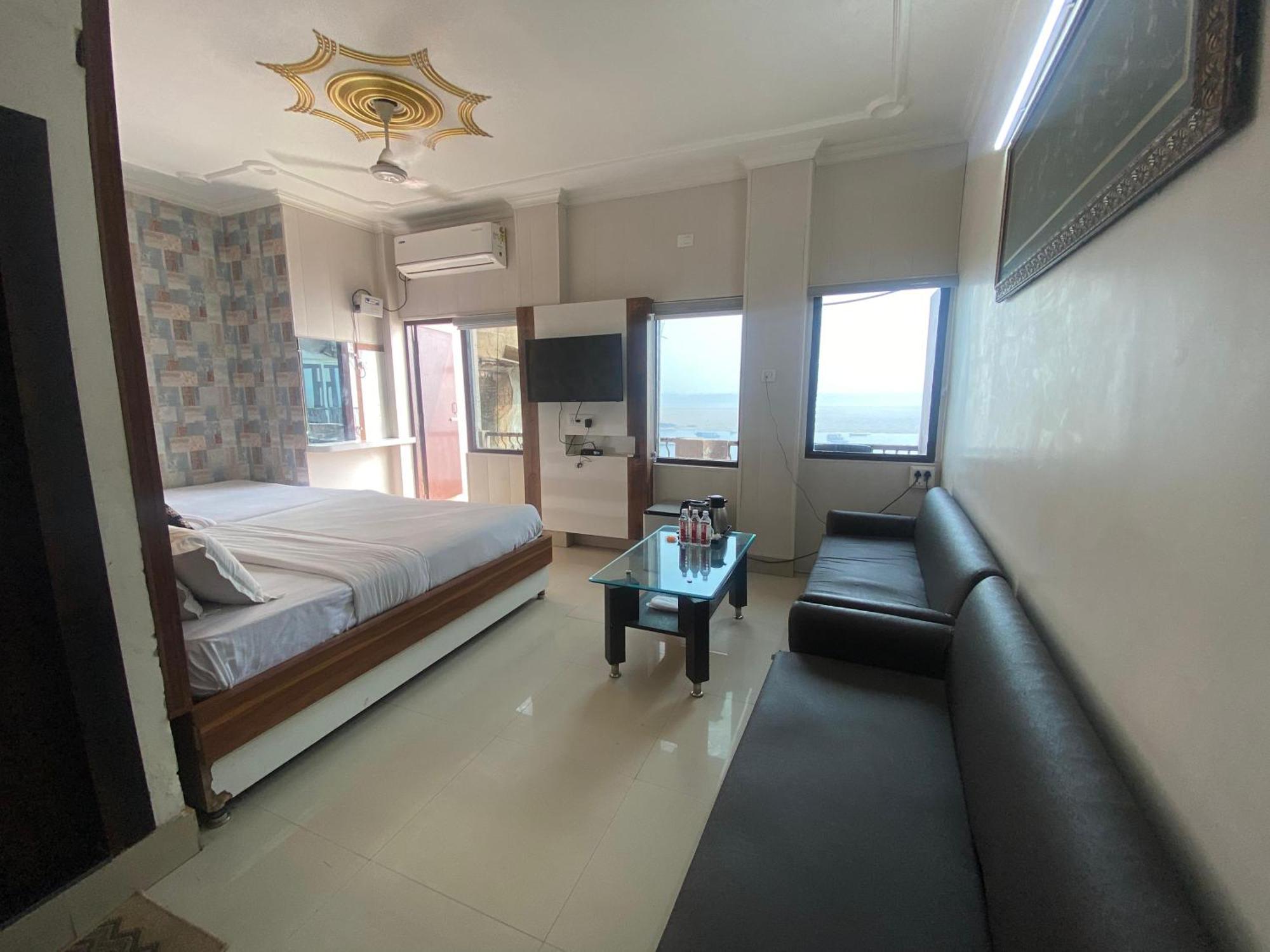 Hotel Sita Palace On Heritage Ghats Of Benaras Варанаси Экстерьер фото
