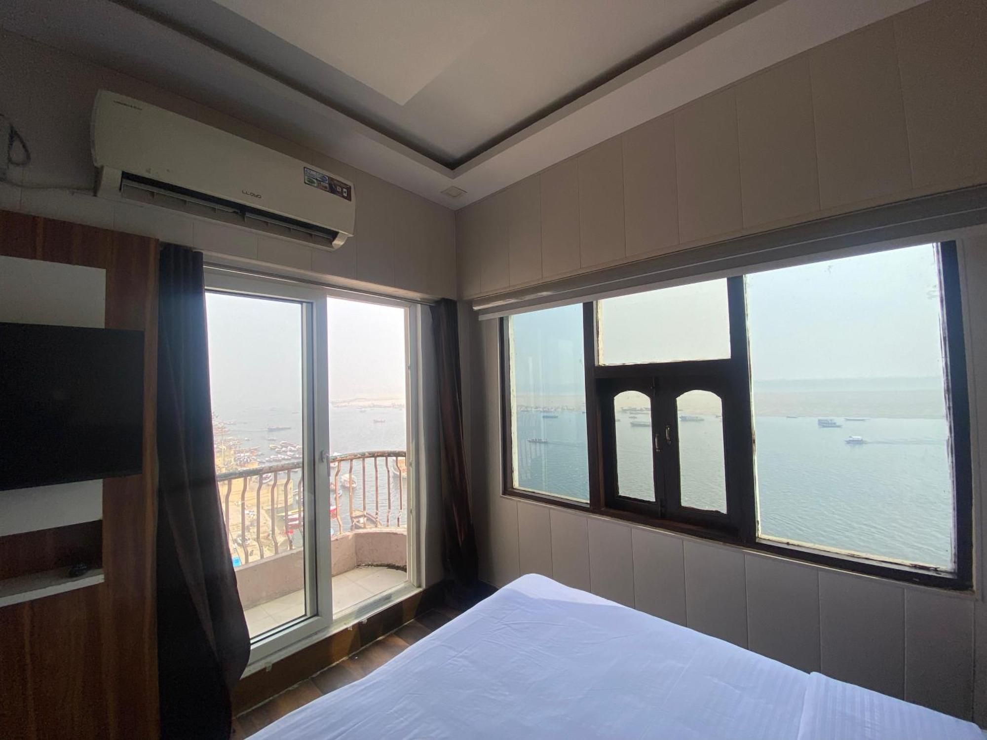 Hotel Sita Palace On Heritage Ghats Of Benaras Варанаси Экстерьер фото