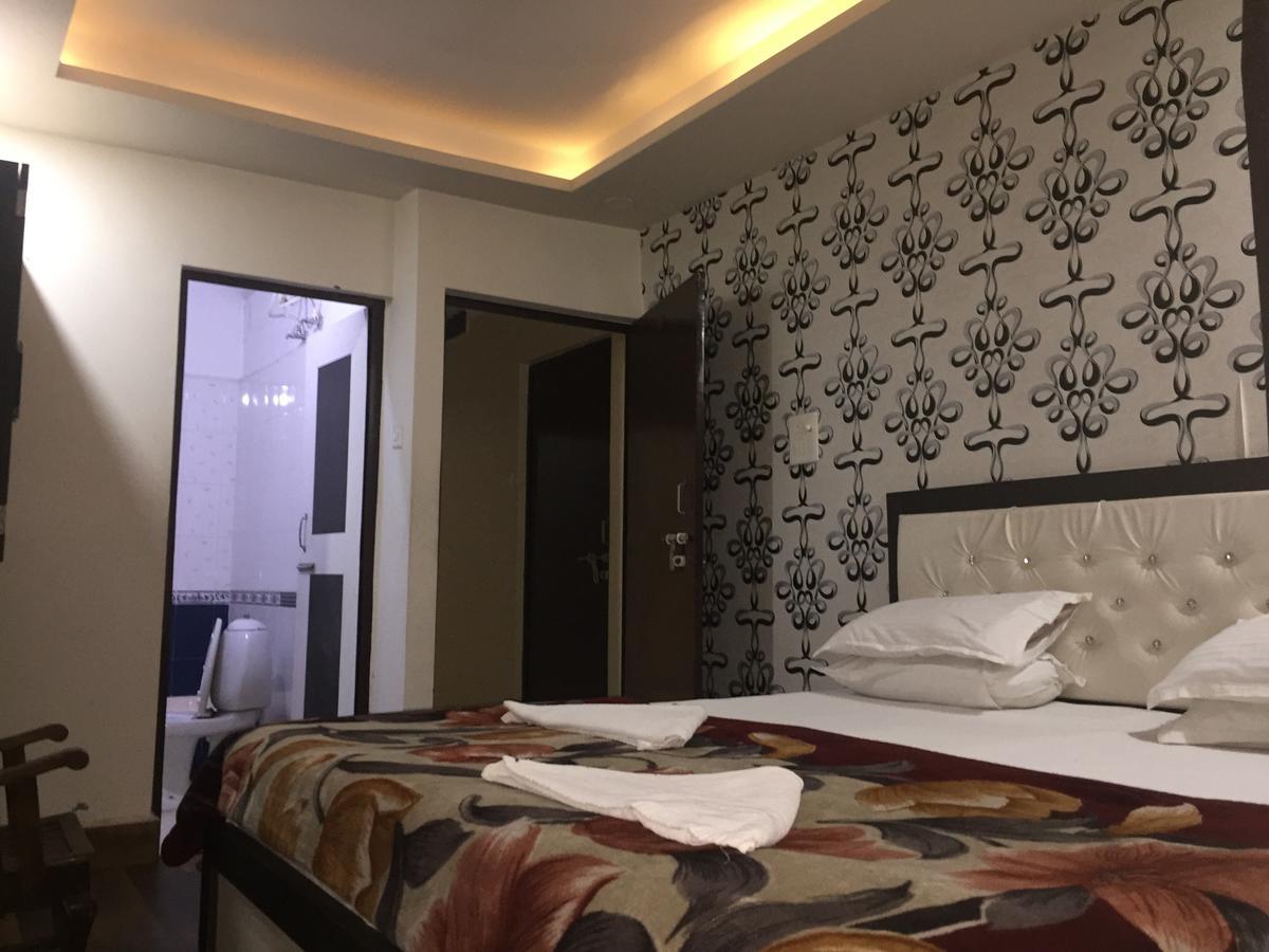 Hotel Sita Palace On Heritage Ghats Of Benaras Варанаси Экстерьер фото