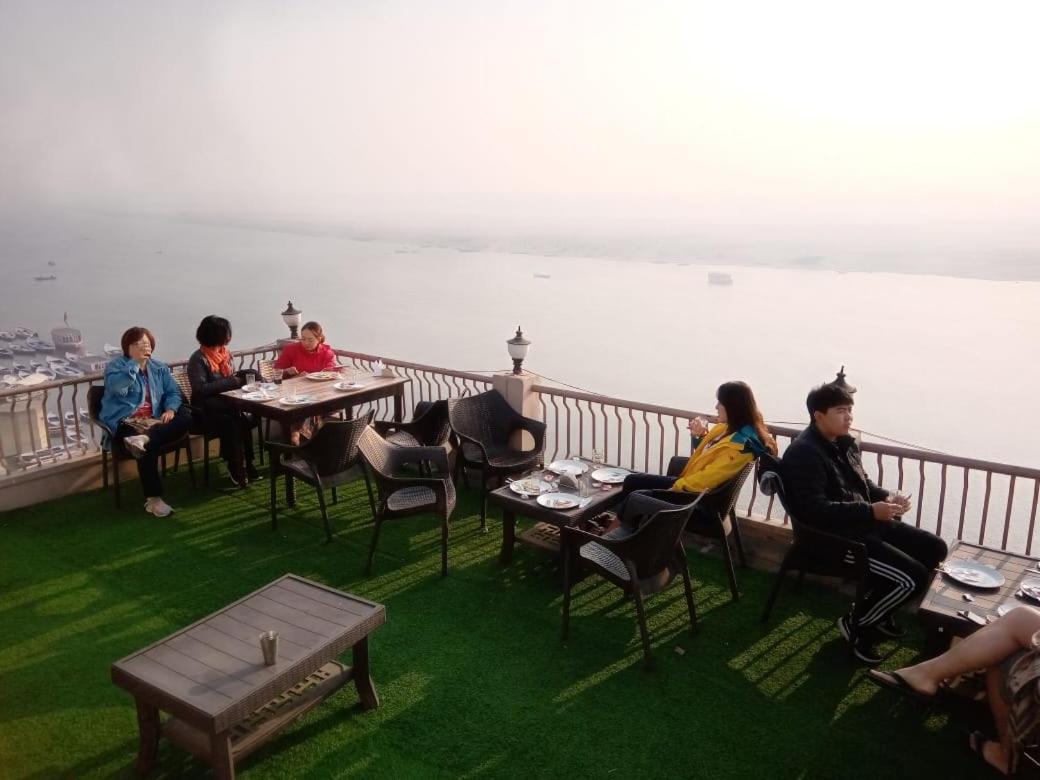 Hotel Sita Palace On Heritage Ghats Of Benaras Варанаси Экстерьер фото